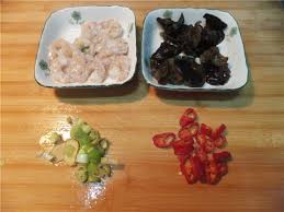 Siapa sih yang tidak tahu bunga teratai? Udang Dan Akar Teratai Makanan Cina