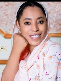 Ku Yi 'Tagging' Din 'Celebriting' Da Suke Burge Ku, Ku Gani Ko Za Su Yi  'Reply'