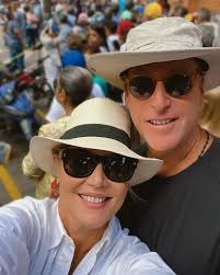 Todos votan!🇻🇪🗳️ La presentadora @delgadomaite, el extenista Alfonso Mora  y la periodista @shirleyvarnagy no se quedaron en sus casas y cumplieron  con su deber como venezolanos. 📷 @delgadomaite @shirleyvarnagy • • • #