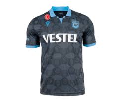 Hem estetik hem güzelliği hem fonksiyonel kumaşın tekniğinden faydalanarak yeni çok özel bir forma yarattık. Ts Club Europe Trabzonspor Macron Shirt Jacquard