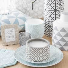 Assiette Plate En Porcelaine Vert D Eau D 27 Cm Maisons Du Monde Porcelaine Verte Assiettes Plates Deco Maison Du Monde