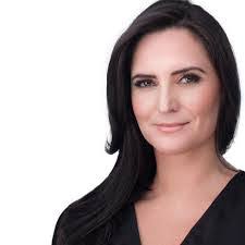 Kerri Mahoney's Instagram, Twitter & Facebook