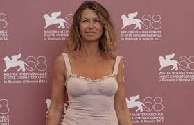 Lo scrittore mario soldati festeggia i 90 anni con il figlio giovanni e la nuora stefania sandrelli (ansa). Stefania Sandrelli Chi E La Figlia Amanda Eta Carriera E Vita Privata