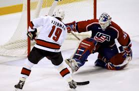 Winter Olympic ice hockey goalie makes ...