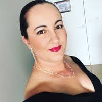 Kelly Houston's Instagram, Twitter & Facebook