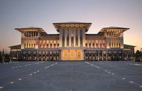 Sokak onun haşmet ve saltanatından faydalanma yoluna gitti: Bianet Kacak Sarayi Ne Zaman Tahliye Ediyorsunuz
