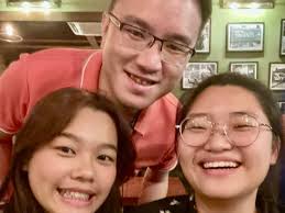 刚才晚餐时见到学弟妹们🥰 祝Joyce Liew生日快乐🎂 也希望学弟妹们都加油🚀 #晋哲尽责Happy Birthday little sis Joyce  Liew 🌹 Happy to see