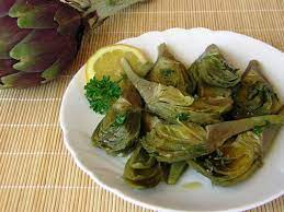 Preparate questo piatto molto raffinato facendo cuocere in un filo di olio extravergine i carciofi tagliati sottili con un trito di cipolla e una foglia di alloro. Come Cucinare I Carciofi Al Microonde Cucinare Facile