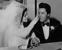 Seine mutter lisa marie presley sei völlig gebrochen, untröstlich und am boden zerstört, heißt es in einem. Elvis Presley Sein Enkel Sah Ihm So Ahnlich Jetzt Ist Er Verstorben