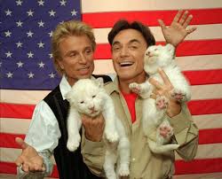 Damit erreichen die aktivitäten von siegf. Siegfried Roy Tiger Handler Says Cause Of 03 Mauling Was Covered Up