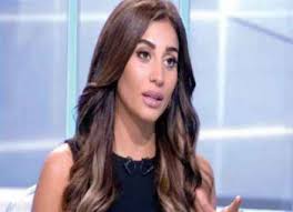 في عام 2016 شاركت في بطولة مسلسل جراند اوتيل بدور آمال بجانب نخبة من ابطال العمل عمرو يوسف وامينة خليل و احمد داوود و محمد ممدوح وأنوشكا وسوسن بدر و دينا الشربيني. Ø¯ÙŠÙ†Ø§ Ø§Ù„Ø´Ø±Ø¨ÙŠÙ†ÙŠ ÙÙŠ Ø£ÙˆÙ„ Ù„Ù‚Ø§Ø¡ Ù„Ù‡Ø§ Ø¨Ø¹Ø¯ Ø§Ù„Ø§Ù†ÙØµØ§Ù„ Ø§Ù„Ù…Ø´Ø§ÙƒÙ„ ØªØ¸Ù‡Ø± Ø¨Ø¹Ø¯ Ø§Ù„Ù…Ø¹Ø§Ø´Ø±Ø© Ø±Ø£ÙŠ Ø§Ù„ÙŠÙˆÙ…