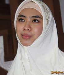 Tentunya kaum hawa yang begitu terpesona dengan style dan desain wedding dress ka oki. Silvia Ismail On Instagram A Real Women Is Whoever She Wants To Be Artofit