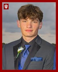 Meet Rachel Hammonds! 🎓 Rachel is one of our 2025 Honors College  graduates. Rachel was a Chancellor's scholar and majored in Biology  Teaching. When asked what her favorite things about her time