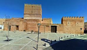 Castillo pilas bonas, cuyos muros datan de una fortaleza del siglo xiii, es un escenario perfecto para la celebración de una boda con encanto que evoca a la época medieval pero con las comodidades de hoy en día. Ruta Por Los Castillos De La Orden De Calatrava Ciudad Real Sabersabor