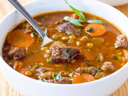 Le Repas Sante Et Gourmand De Ragout De Boeuf Et De Lentilles Miam Ragout De Boeuf Recettes De Cuisine Recette