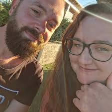 Still trying to find a flat or bedsit that takes dss. I don't have the  money for a bond,but willing to pay £100 every two weeks until the bond is  payed. With