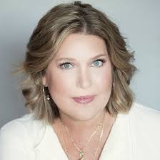 Jennifer Maxwell's Instagram, Twitter & Facebook