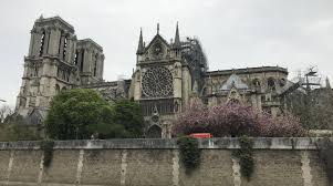 Des victimes du saturnisme appellent à renoncer à la toiture en plomb. Incendie De La Cathedrale Notre Dame De Paris Tv5monde Informations