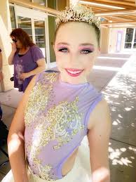 Wish this kid and her rooster Ducky good luck at the show today!! ❤️😂