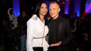 Anfang mai verkündeten oliver pocher und seine freundin amira aly, dass sie ihr erstes kind erwarten. Oliver Pocher Und Seine Amira Werden Eltern Steht Jetzt Eine Hochzeit An Tv Bild De