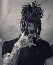 Lil uzi vert is a real trendsetter when it comes to rappers with dreads. Scarlxrds 22 Tattoos Ihre Bedeutung In 2021 Heavy Metal Spiderman Homecoming Schlangentattoo