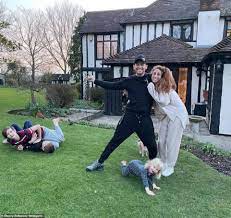 Jun 10, 2021 · fans of stacey solomon were overjoyed last night to learn that she and joe swash were expecting their second child together. Inside Stacey Solomon S New Home Loose Women Star Moves Into Plush Essex Pad Daily Mail Online
