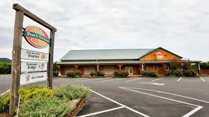 In addition, our farm market features jams and jellies, local crafts, fresh vegetables, and a bakery and ice cream parlor. Chiles Peach Orchard