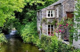 Cottage Anglais Photos Et Images Libres De Droits Istock Maisons De Campagne Anglaise Jardin Maison Cottage Anglais