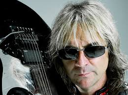 Glenn ainda está conosco", afirma Rob Halford