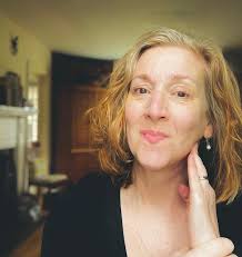 Lisa Hartz's Instagram, Twitter & Facebook