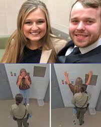 INSIDE THE HOUSE… WHAT THEY FOUND RAISED EVEN MORE QUESTIONS” 😳💥 Newly surfaced footage of Kendra Duggar being processed at an Arkansas jail is now fueling intense scrutiny — but it's not
