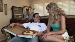 Jessica Lynn - Big Sausage Pizza - EPORNER