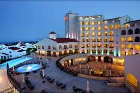 Este rezistent la apa si la uv. Hoteluri Care Ofera Sezlonguri Si Umbrele Pe Plaja In Romania 2020 Plaja Ro