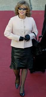 When jackie told us about her cancer i understood why she had lost weight. Pin By Milena Beygel On Joan Collins Joan Collins Jackie Collins John Collins