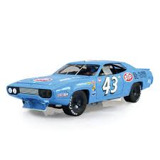 Car owner richard petty watches qualifying for a nascar sprint cup series auto race at the daytona. Auto World Richard Petty 1972 Roadrunner Die Cast X