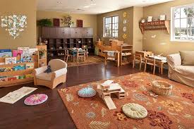 12 Exemples Inspiradors Per Decorar La Nostra Aula Reggio Classroom Childcare Rooms Montessori Classroom