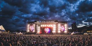 3 premières chansons / first 3 songs. Ready To Rock Out At Feq Visit Quebec City