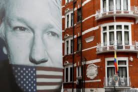 Assange war vor mehr als vier jahren in die botschaft ecuadors in london geflüchtet, um einer festnahme zu entgehen. Jungle World Aufstieg Und Fall Des Julian Assange