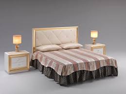 Bett Mit Gepolstertem Kopfteil In Kunstleder Gepolstert Fur Reprasentative Raume Idfdesign Hallo, ich bin gregor und habe diese seite zusammengestellt. bett mit gepolstertem kopfteil in