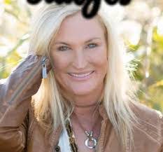 Allie Holt's Instagram, Twitter & Facebook