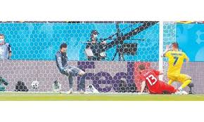 (before you start saying it's only the ukrainian league shakhtar donetsk's. Yarmolenko Inspires Ukraine To First Win Italy Cruise Into Last 16 Newspaper Dawn Com