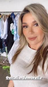 Acá presumiendo el maquillaje que me hicieron para la sesión de fotos de la  nueva colección de @eltallerdemorella , Las fotos fueron hechas por  @marvinvicente y muy pronto las estaremos viendo en la ...