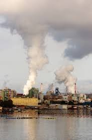 I fumi dell'ilva misti alla pioggia hanno creato un fiume rosso per le vie di taranto, città avvolta dall'inquinamento del siderurgico: Processo Ilva L Agricoltura Chiede 10 Milioni Di Risarcimento Agronotizie Economia E Politica
