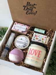 Mother S Day Spa Box Mom Care Package All Natural Soy Candle Gift For Fiance I Love You Be In 2020 Gifts For Fiance Candle Gift Gifts For Friends