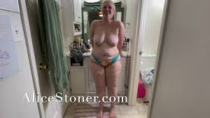 annemi çıplak ve yalnız bulmak v105ini sikişmeye karşı koyabilirsin Porno  7DAK farkıyla izle