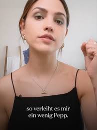 Eiza Gonzalez Eyebrow Styling