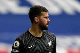 Liverpool win the ball again and pass it around outside west brom's box looking for an opening. Qam4htwrm89e0m