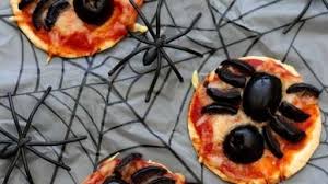 pizza araignee pour halloween pizza araignee halloween apero halloween