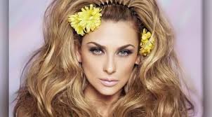 27, 2021 at 11:42 am julio 27, 2021 aracely arámbula viajó a acapulco para estar presente en el lanzamiento del programa de youtube do it , proyecto de la actriz cinthya coppelli, y fue al término de dicho evento donde la exesposa de luis miguel hizo una revelación que ha causado polémica en las redes sociales. Aracely Arambula Posa Junto A Sus Hijos Luciendo Traje De Bano Rosa