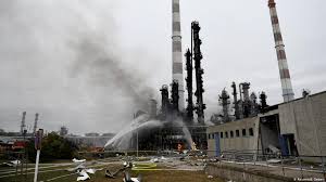 A fire resulting in a minor explosion broke out in. Oil Refinery Explosion Injures Several In South Germany News Dw 01 09 2018